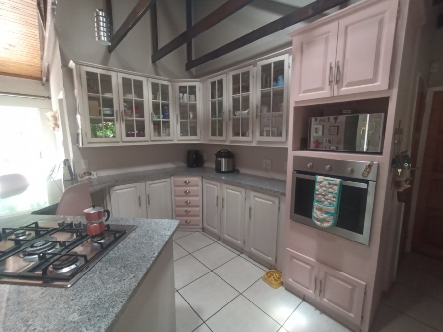 To Let 3 Bedroom Property for Rent in Kannoniers Park North West